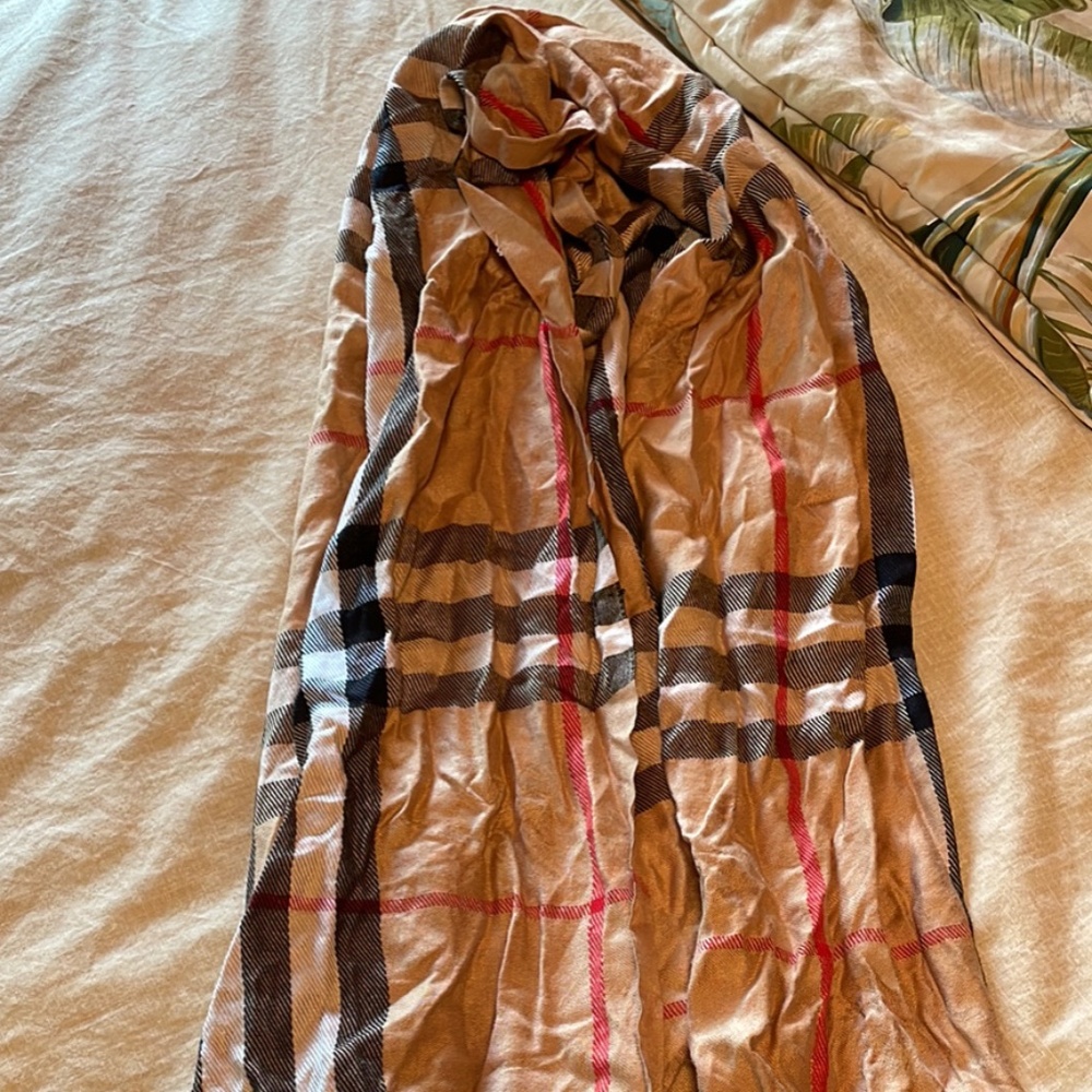 Burberry 100% Cashmere Scarf